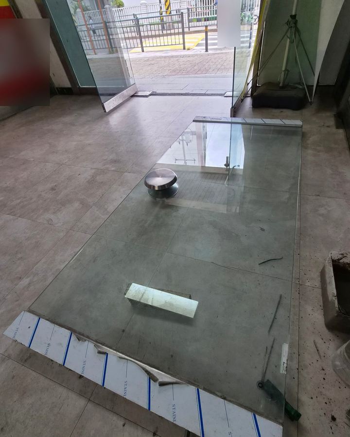 영종동 교체한 새 힌지