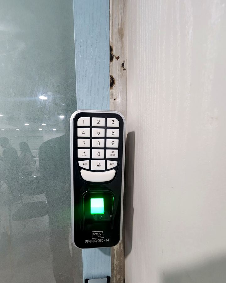 소사본동 자동문도어락 점검 모습